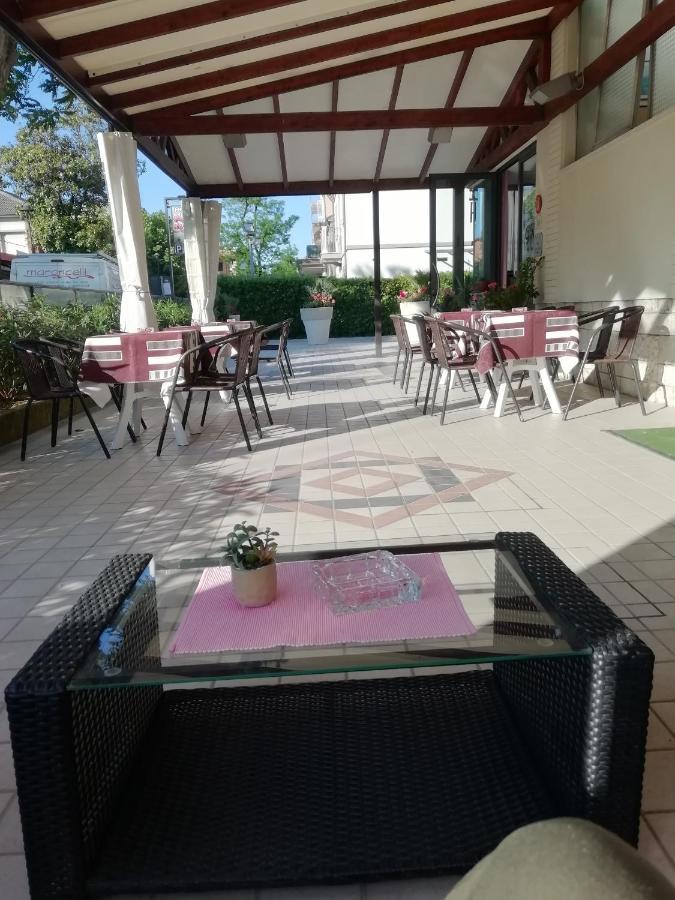 Hotel Goldene Rose ริมินี ภายนอก รูปภาพ