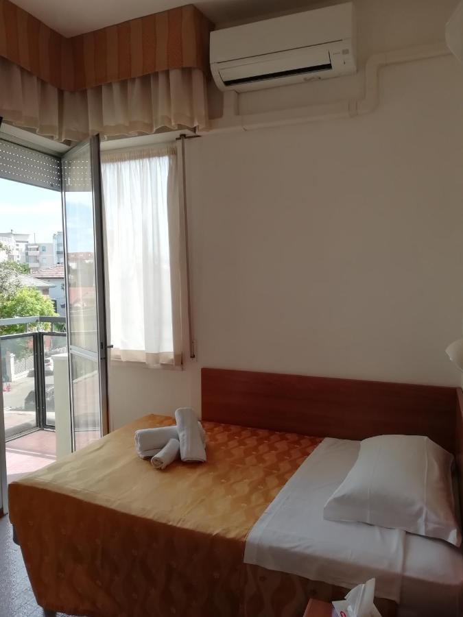 Hotel Goldene Rose ริมินี ภายนอก รูปภาพ