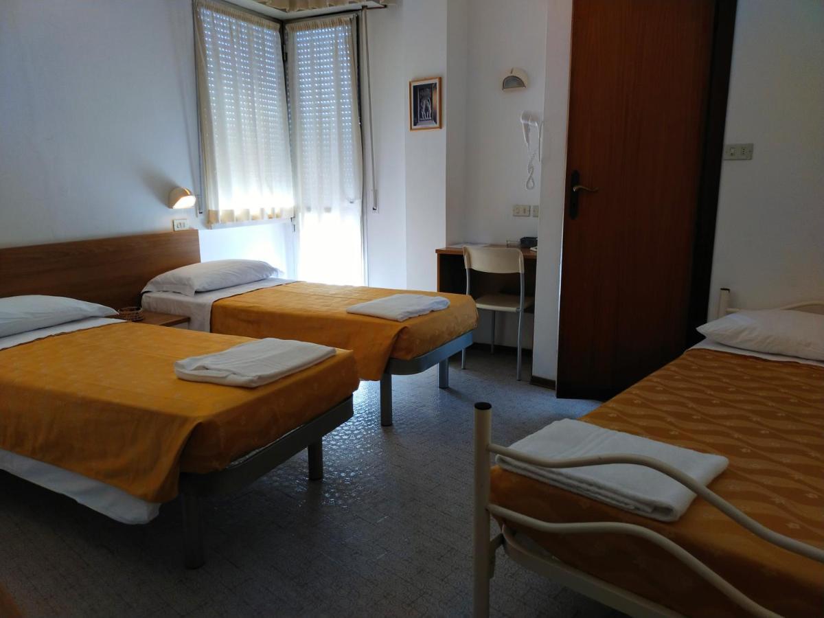 Hotel Goldene Rose ริมินี ภายนอก รูปภาพ
