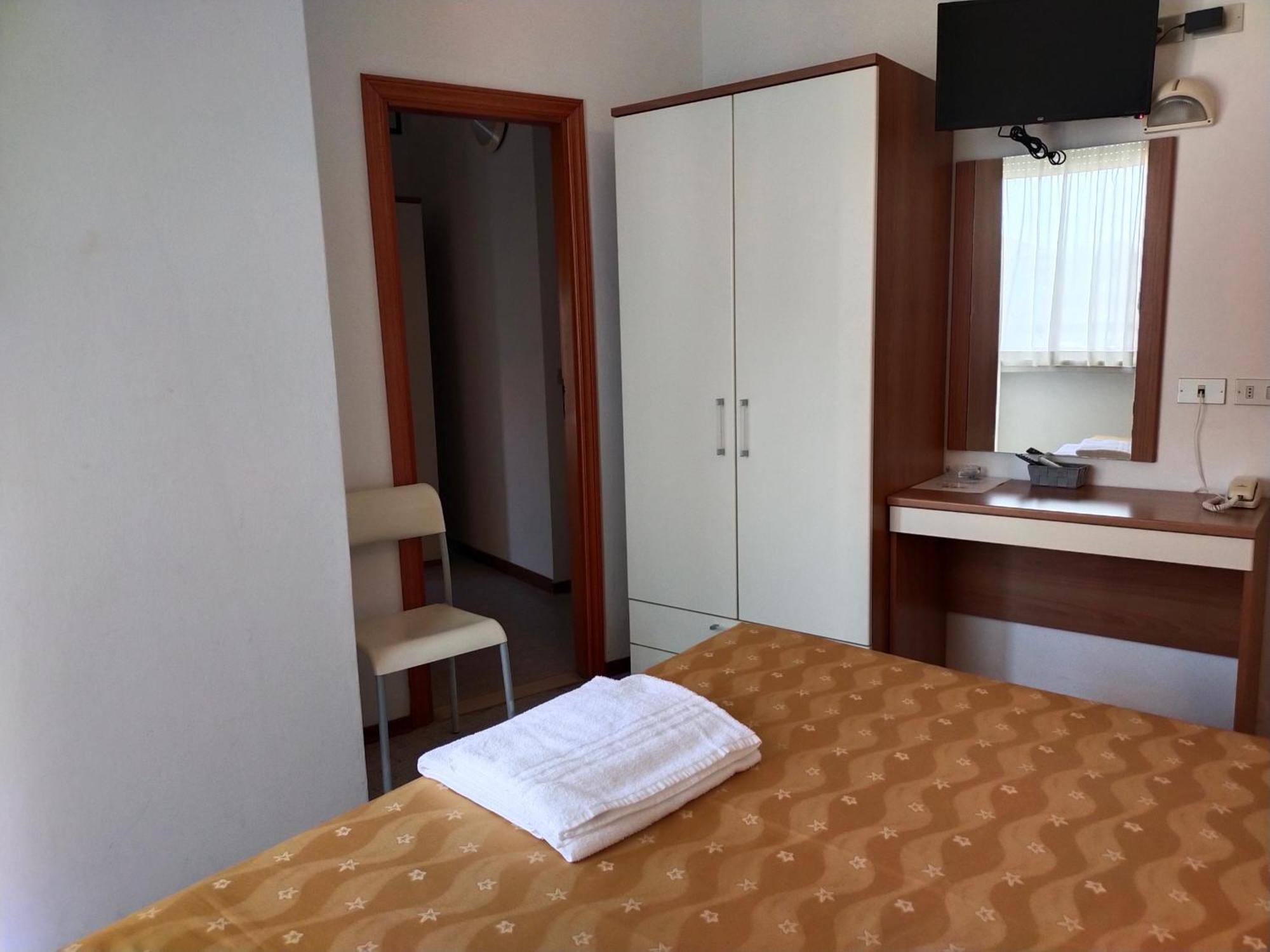 Hotel Goldene Rose ริมินี ภายนอก รูปภาพ