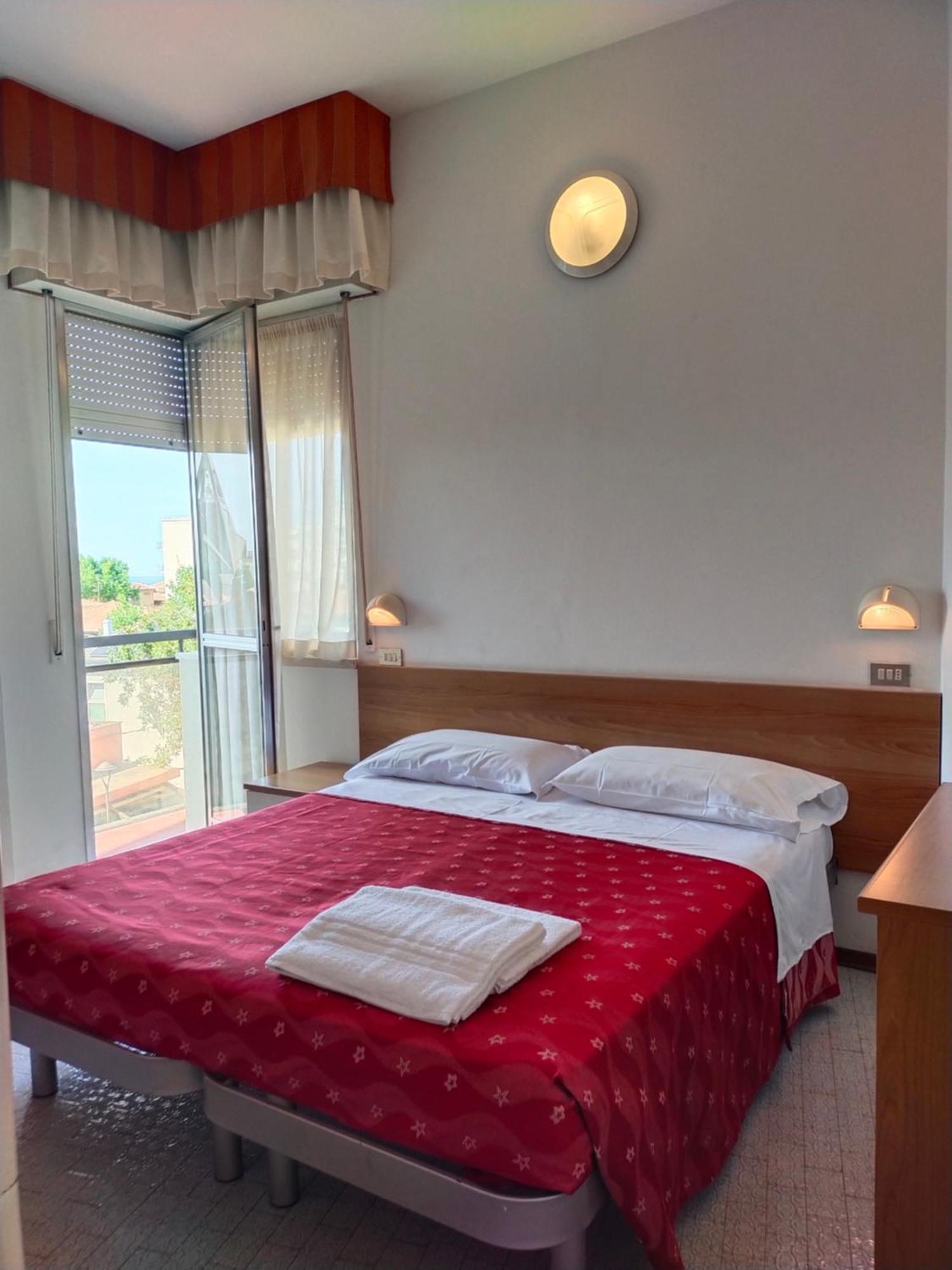 Hotel Goldene Rose ริมินี ภายนอก รูปภาพ