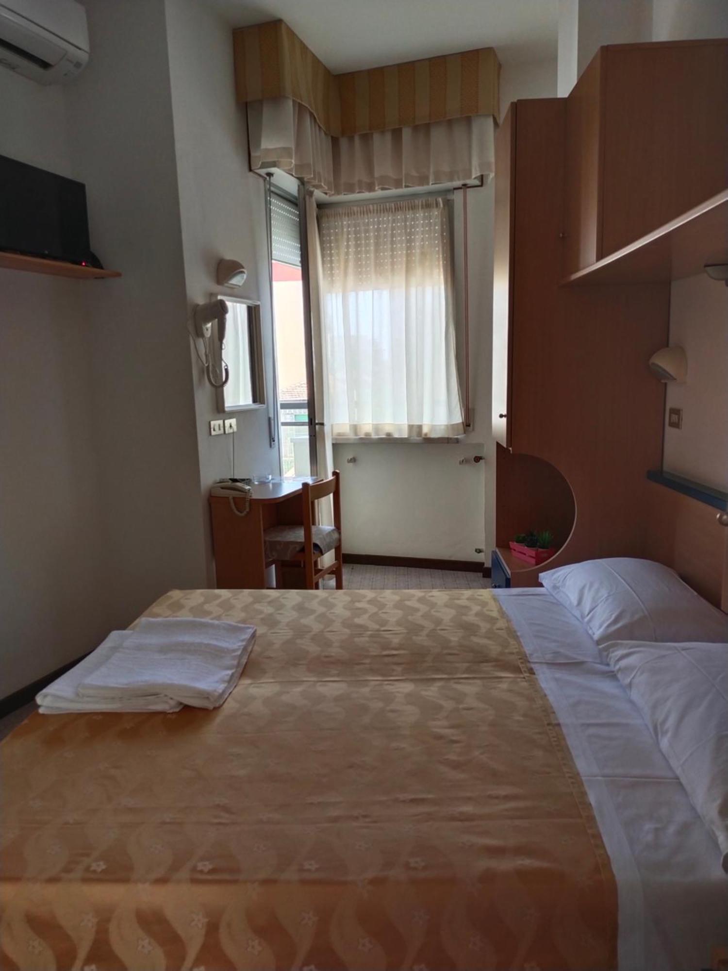 Hotel Goldene Rose ริมินี ภายนอก รูปภาพ