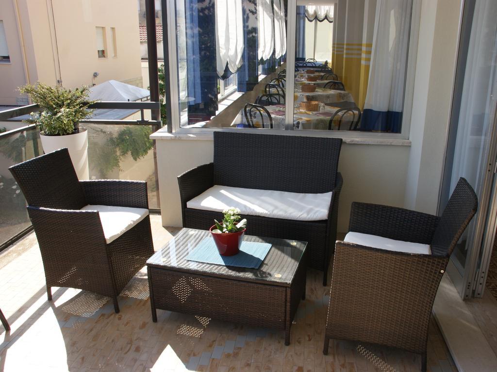 Hotel Goldene Rose ริมินี ภายนอก รูปภาพ
