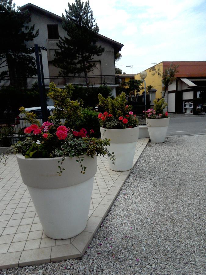 Hotel Goldene Rose ริมินี ภายนอก รูปภาพ
