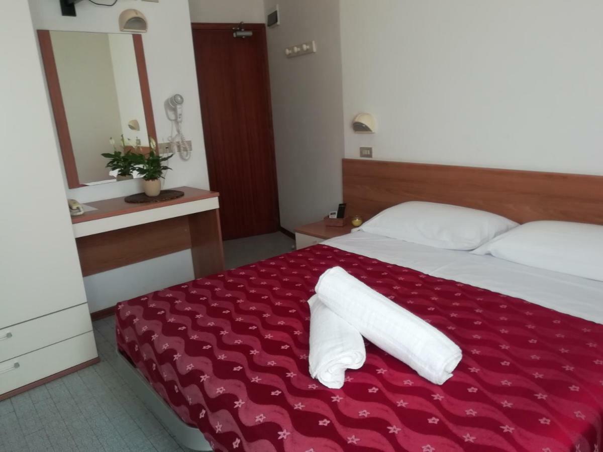 Hotel Goldene Rose ริมินี ภายนอก รูปภาพ